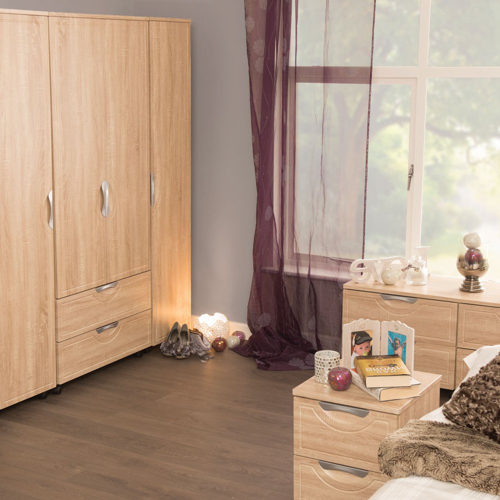 Kensington traditional-style British-made bedroom furniture in oak